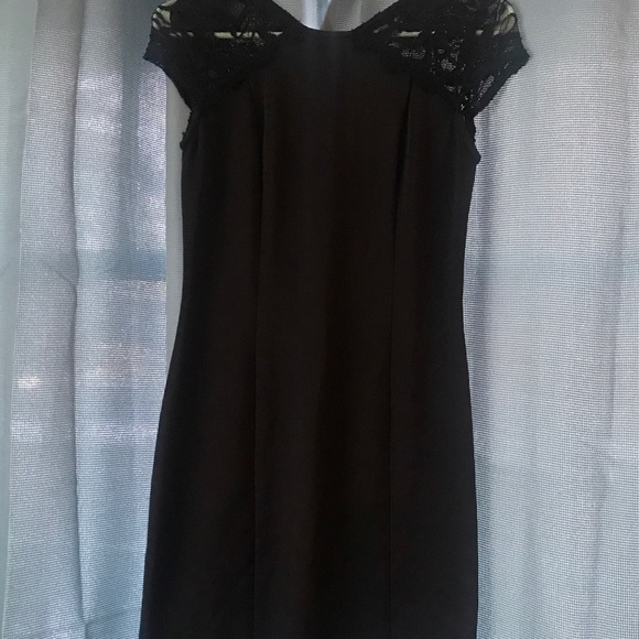 LBD with lace sleeves - Picture 2 of 3